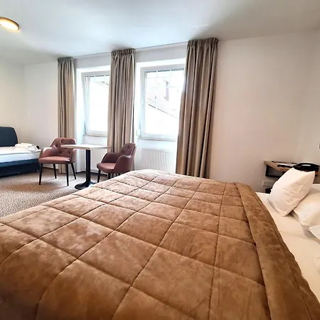 Hotel Avion-2